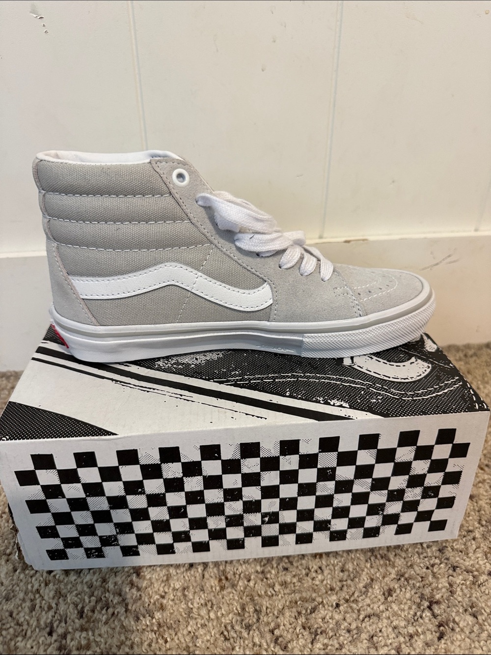 Vans unisex High-Top Skate Shoe Gray and White